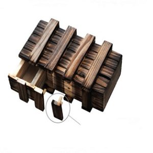 Puinen pulmaboxi (hiiltynyt)